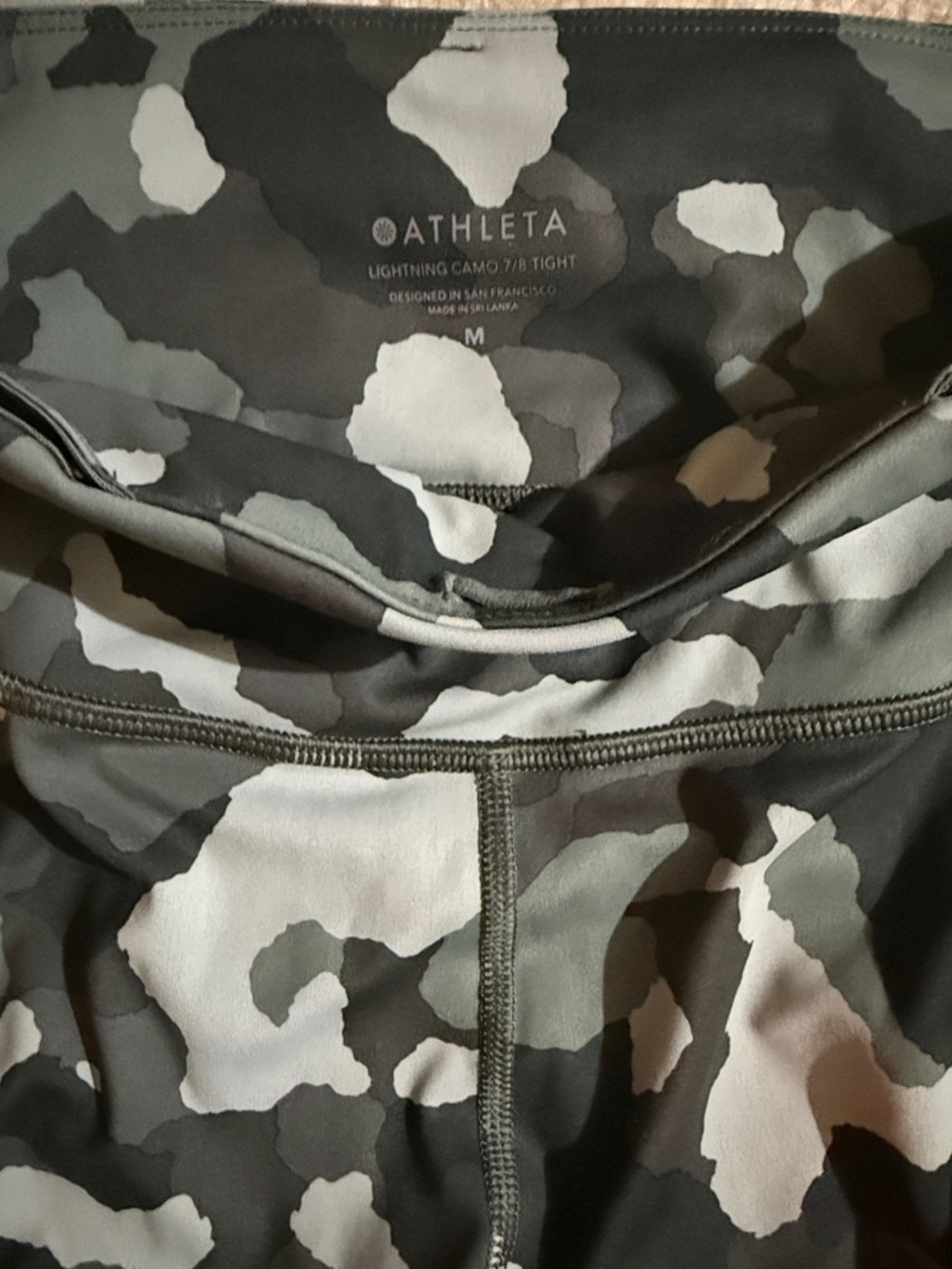 Athleta Lightning Camo 7/8 tight Camouflage Women's Leggings size M - Picture 3 of 15